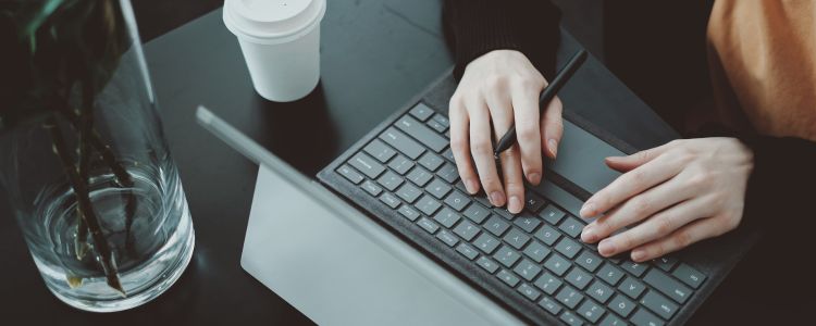 学習と実案件のギャップを表現した図